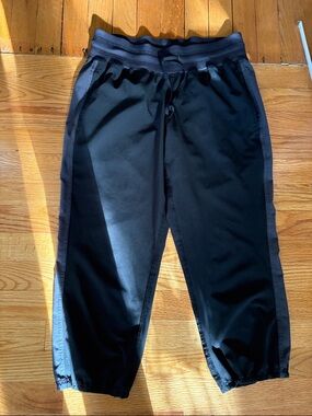 Champion Black Jogger Capris with Gray Side Panels and Pockets